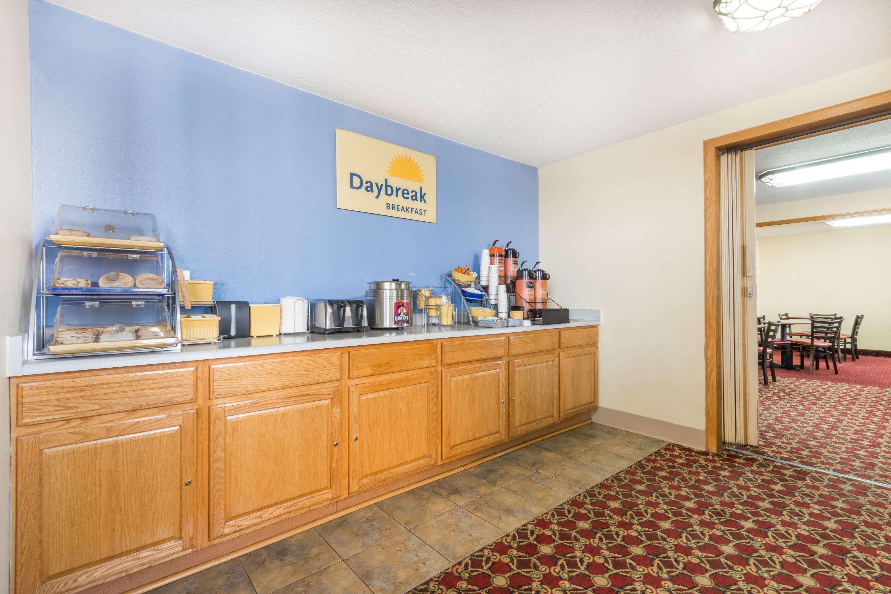 Days Inn by Wyndham Gillette Eksteriør bilde